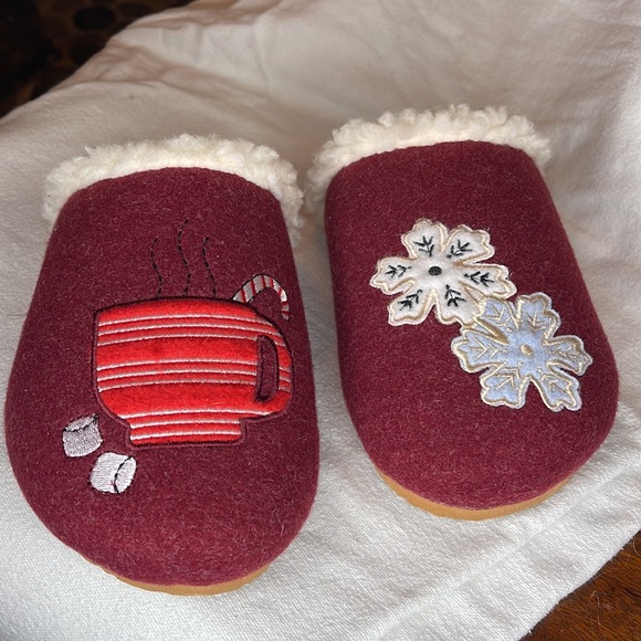 Lands' End Women's Felt Scuff Slippers Embroidered Soft Sherpa Lined sz 7 - Picture 3 of 12